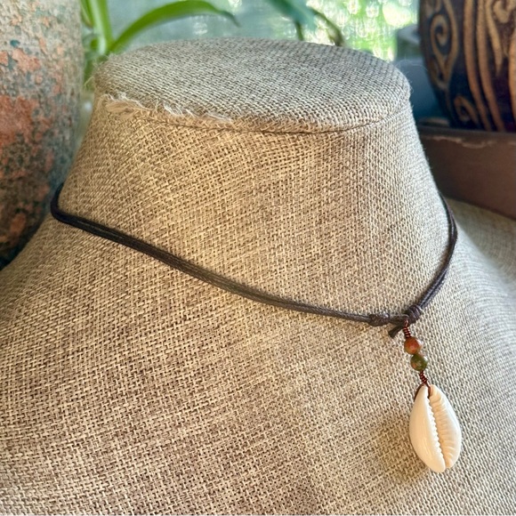 Cowrie Shell Crystal Necklace - Picture 3 of 4